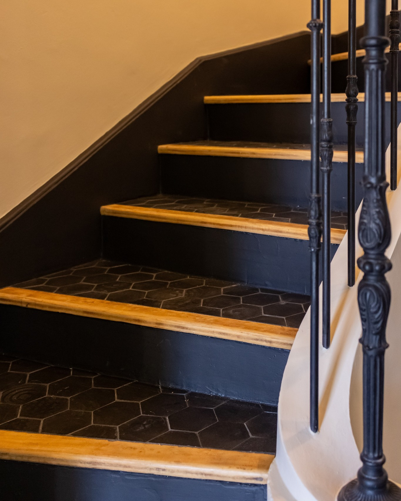 Zoom sur escalier sur mesure en colimaçon