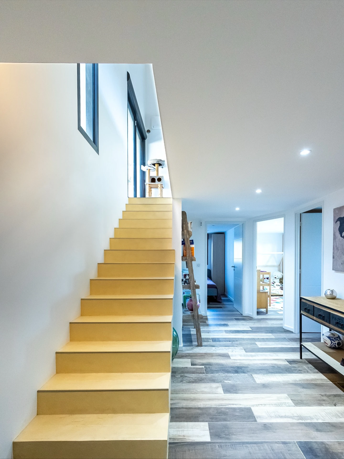 Cage d'escalier refait à neuf