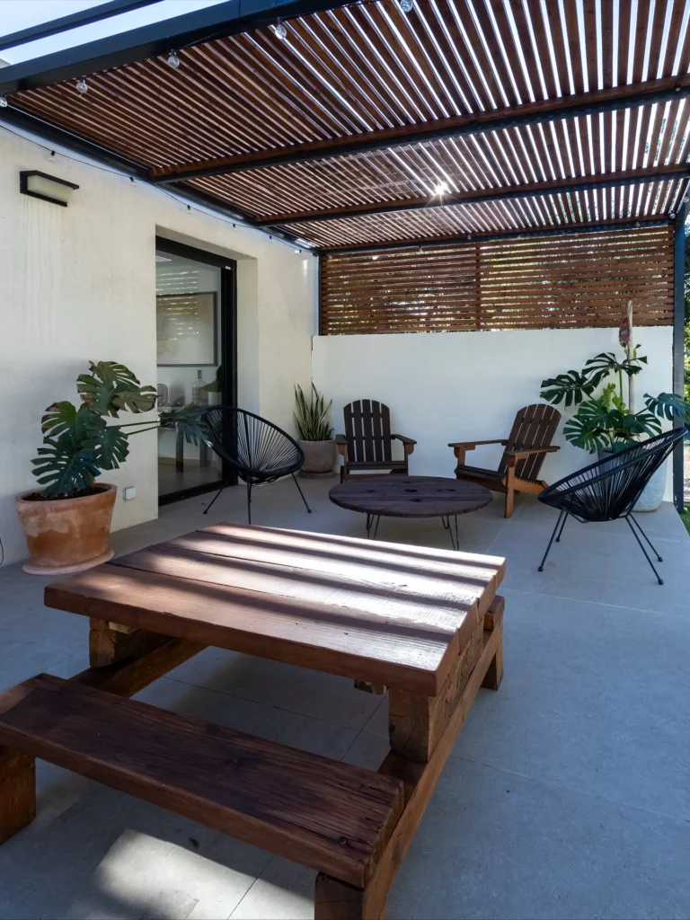 Extérieur refait à neuf avec terrasse par le Groupe Delaud