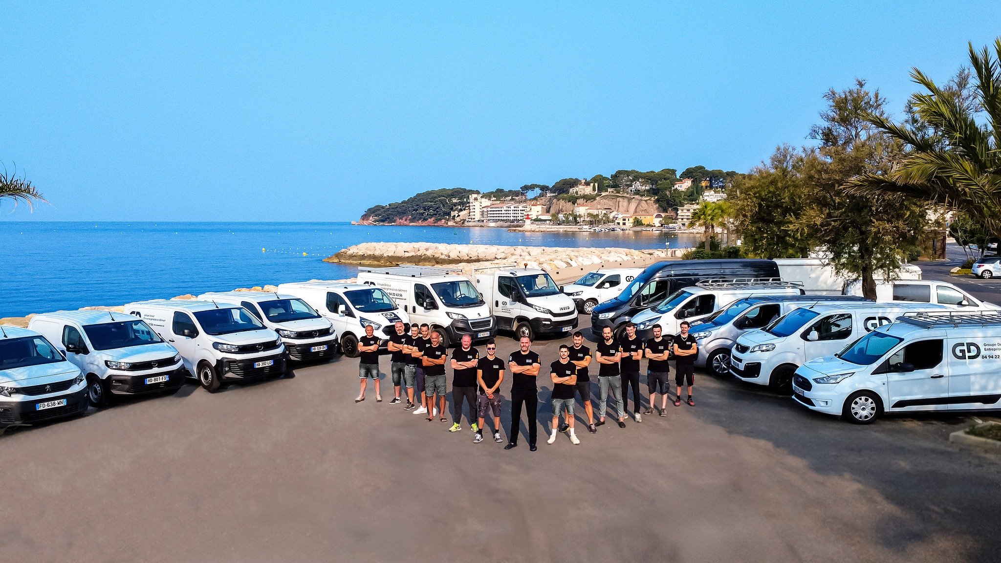 L'équipe et la flotte de véhicules du Groupe Delaud, entreprise de construction dans le Var