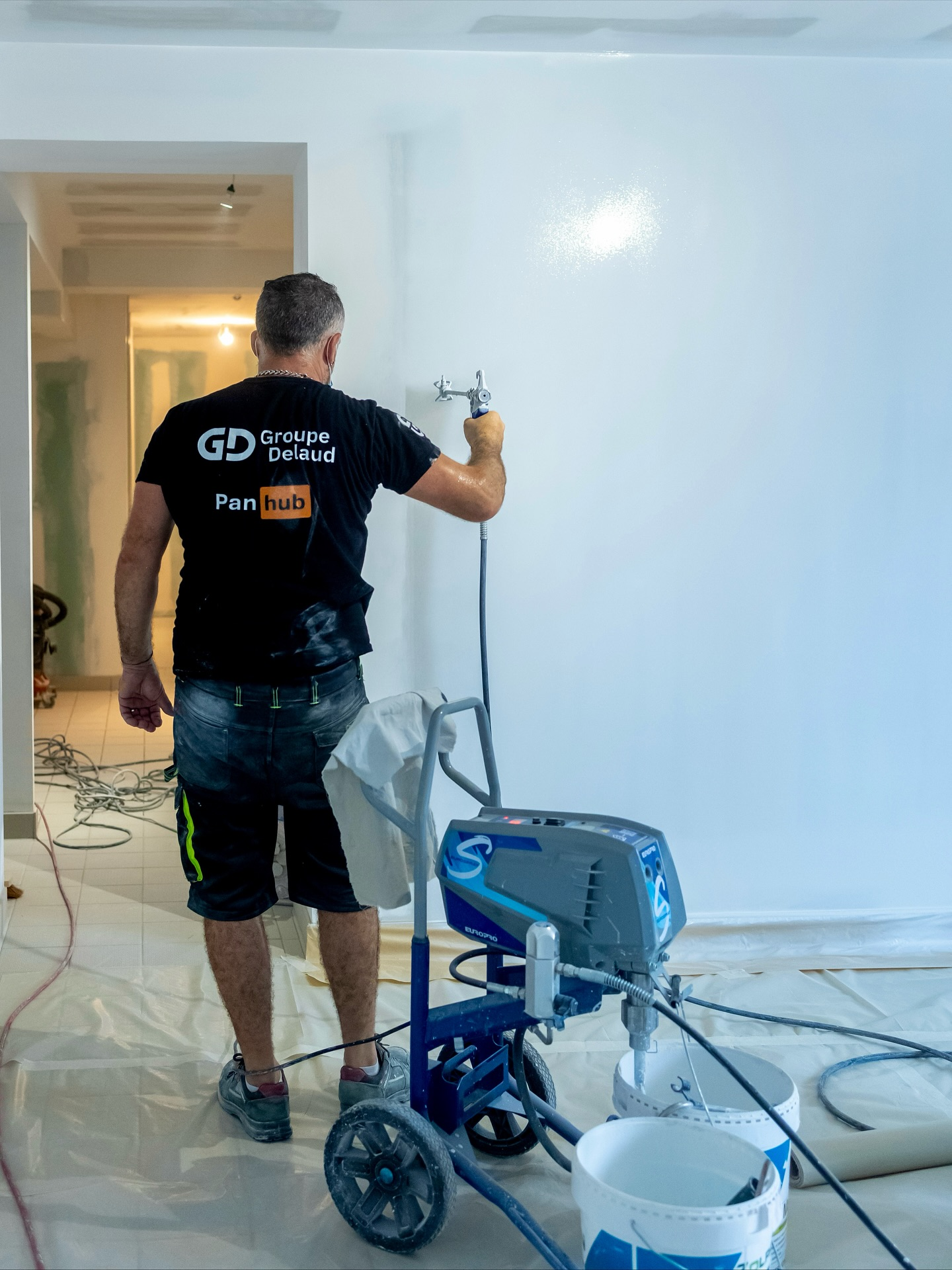 Cuisine rénover à neuf, pose carrelage sols et murs, ameublement à La Seyne dans le Var