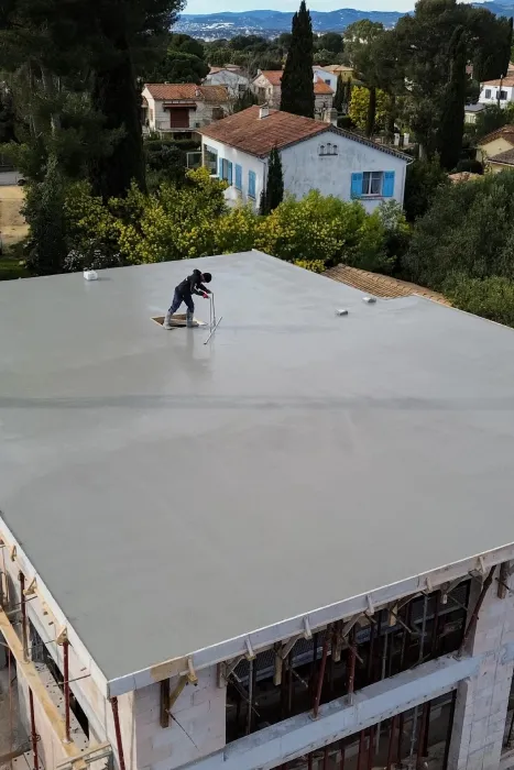 Coulage de chape en béton liquide pour mise à niveau des sols à La Seyne-sur-Mer