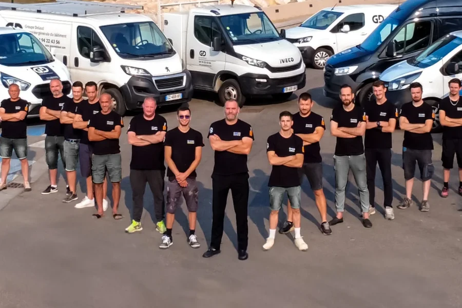Équipe d'installateurs de pompe à chaleur du Groupe Delaud à Toulon et La Seyne-sur-Mer