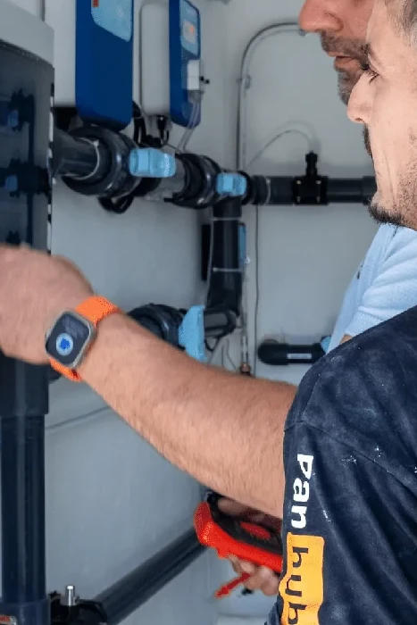 Chantier de plomberie et rénovation de salle de bain à Toulon par le Groupe Delaud