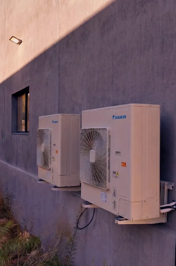 Vérification des pressions et contrôle d'étanchéité d'un compresseur extérieur Daikin à La Seyne-sur-Mer (Var)