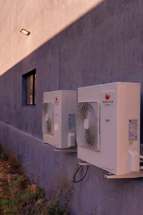 Pose de pompe à chaleur air/eau Daikin et Saunier Duval à Toulon et La Seyne par le Groupe Delaud