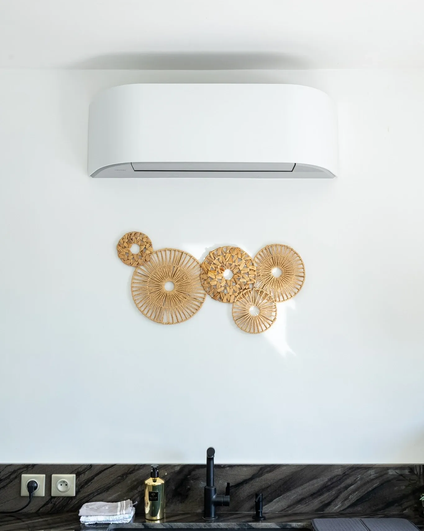 Installation d'une pompe à chaleur air/air réversible type split mural à La Seyne-sur-Mer (Var)